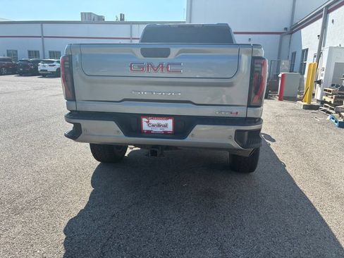 Used 2024 GMC Sierra 2500 AT4 w/ AT4 Preferred Package AWD/4WD image 9