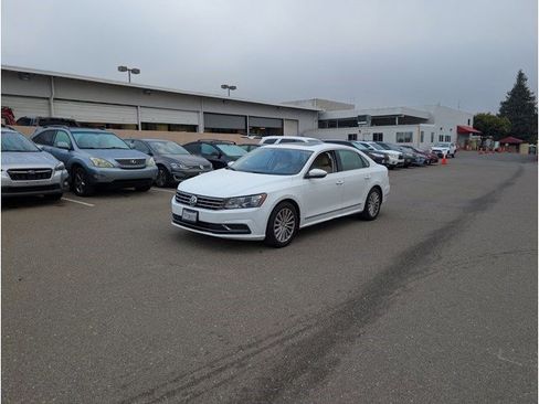 Used 2016 Volkswagen Passat 1.8T SE image 1