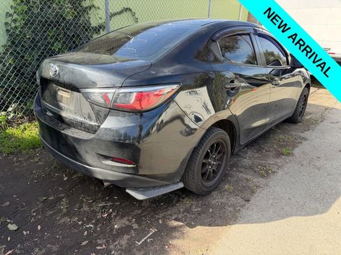 Used 2017 Toyota Yaris iA image 3