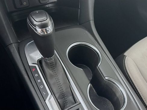 Used 2018 Chevrolet Equinox LT FWD image 17