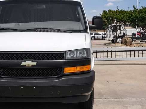 Used 2021 Chevrolet Express 3500 w/ Driver Convenience Package RWD image 41