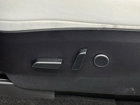 Used 2022 Tesla Model Y Performance image 19