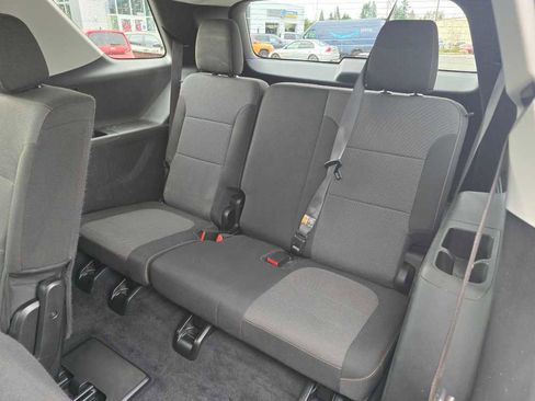Used 2021 Chevrolet Traverse LT image 17