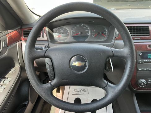 Used 2009 Chevrolet Impala LT FWD image 21
