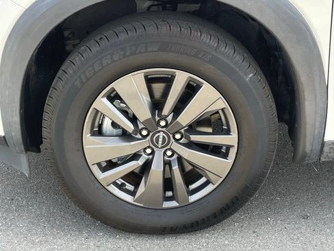 Used 2022 Nissan Pathfinder SV AWD/4WD image 32