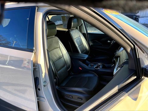 Used 2023 GMC Terrain SLT w/ Elevation Edition image 11