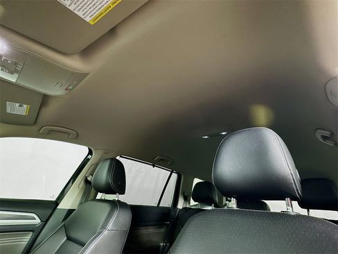 Used 2021 Volkswagen Atlas SE image 11