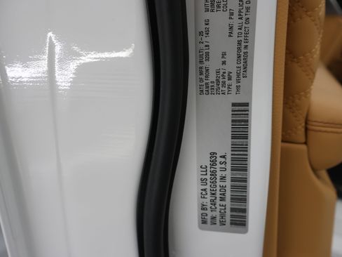 Used 2025 Jeep Grand Cherokee L Summit AWD/4WD image 96