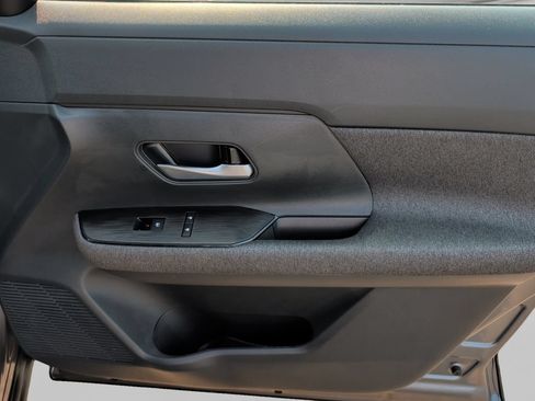 Used 2025 Nissan Kicks SV FWD image 25
