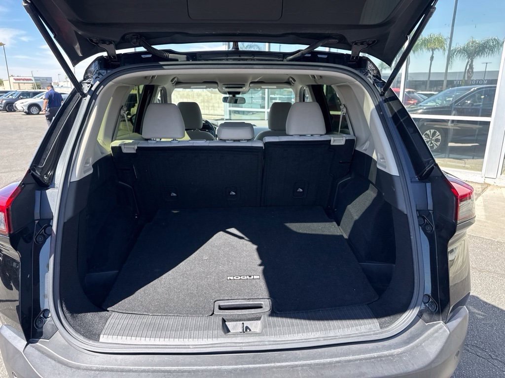 Used 2023 Nissan Rogue SV FWD image 8