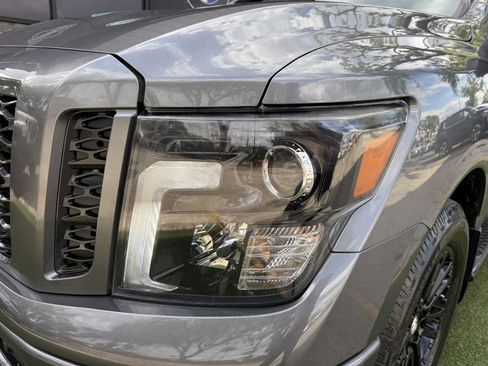 Used 2019 Nissan Titan SV w/ SV Convenience Package AWD/4WD image 11