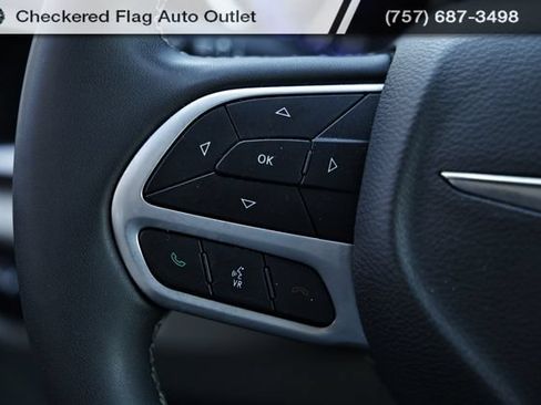 Used 2022 Chrysler Voyager LX FWD image 33