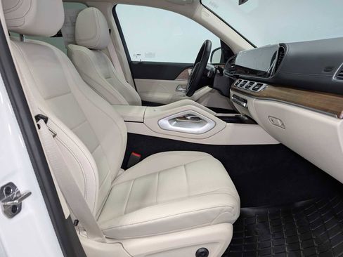 Certified 2026 Mercedes-Benz GLS 450 4MATIC image 40