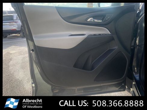 Used 2022 Chevrolet Equinox LS w/ LS Convenience Package image 11