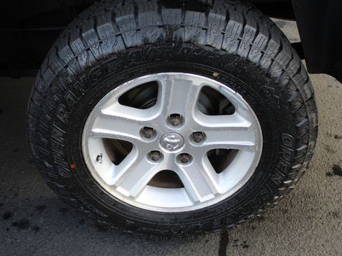 Used 2006 Dodge Ram 1500 Truck SLT image 12