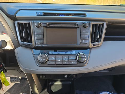 Used 2015 Toyota RAV4 XLE image 19