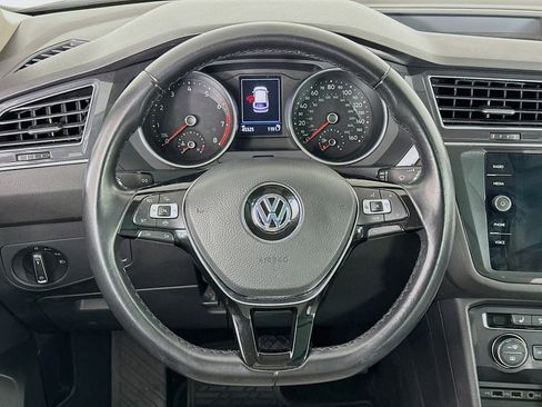 Used 2019 Volkswagen Tiguan SE w/ Panoramic Sunroof Package image 18