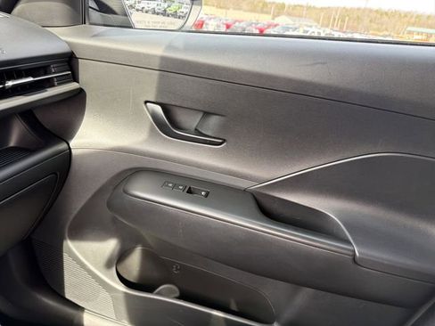 Used 2025 Hyundai Kona SEL image 28