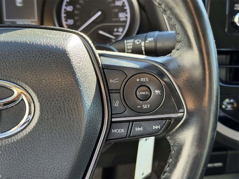 Used 2023 Toyota Camry SE image 11