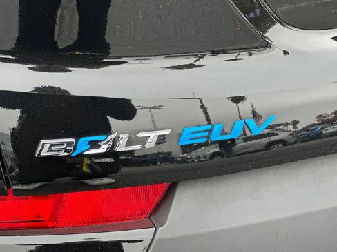 Used 2022 Chevrolet Bolt EUV LT w/ Convenience Package image 26