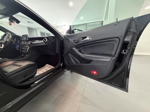 Used 2014 Mercedes-Benz CLA 250 image 6