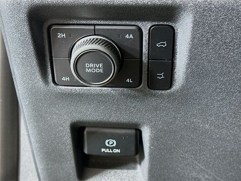 Used 2025 Ford Expedition Active AWD/4WD image 17