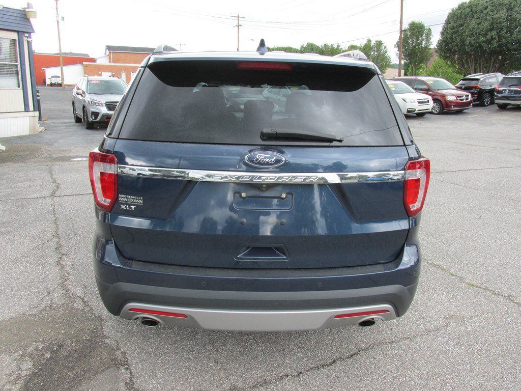 Used 2017 Ford Explorer XLT w/ Equipment Group 201A FWD image 4