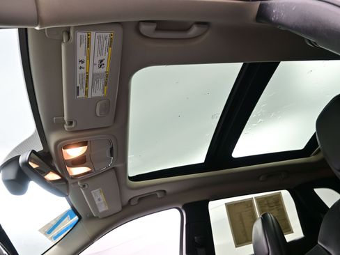 Used 2017 Jeep Cherokee Limited image 18