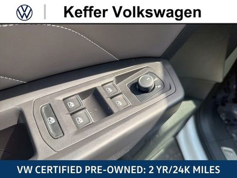 Certified 2023 Volkswagen Atlas SE w/ Black Wheel Package AWD/4WD image 17
