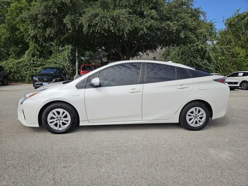 Used 2016 Toyota Prius Two FWD image 4