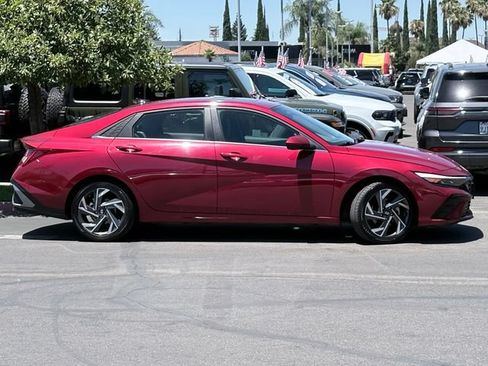 Used 2025 Hyundai Elantra SEL FWD image 4