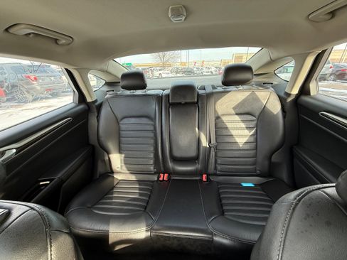 Used 2016 Ford Fusion SE w/ Equipment Group 202A image 4