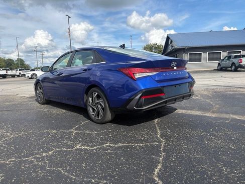 Used 2025 Hyundai Elantra Limited FWD image 4