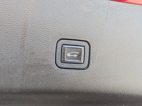 Used 2023 Chevrolet Traverse LT FWD image 14