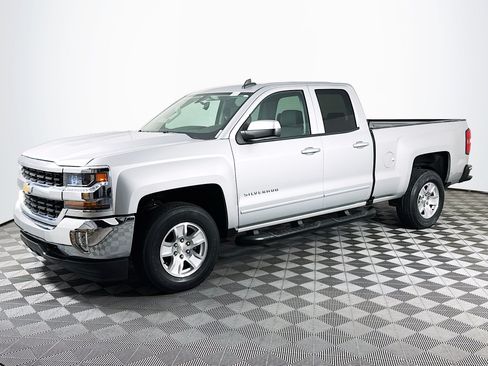 Used 2018 Chevrolet Silverado 1500 LT w/ All Star Edition AWD/4WD image 4
