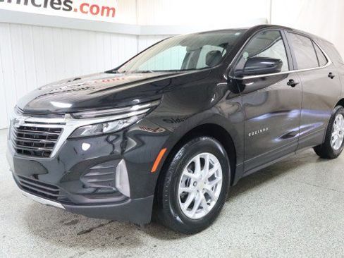 Used 2024 Chevrolet Equinox LT w/ LPO, Floor Liner Package FWD image 2