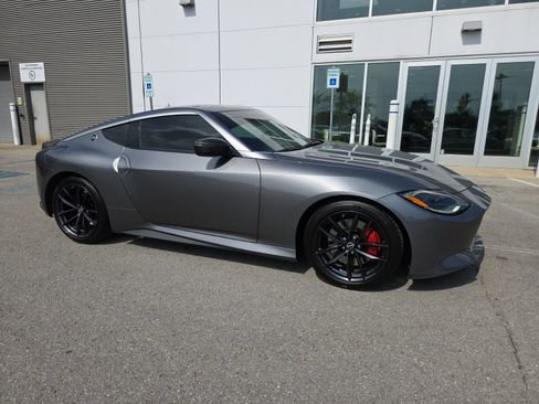 Used 2024 Nissan Z Performance w/ Floor Mat Package RWD image 3