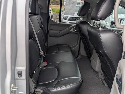 Used 2020 Nissan Frontier SV w/ SV Utility Package image 18