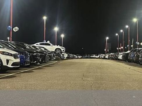 Used 2022 Hyundai Elantra Limited image 46