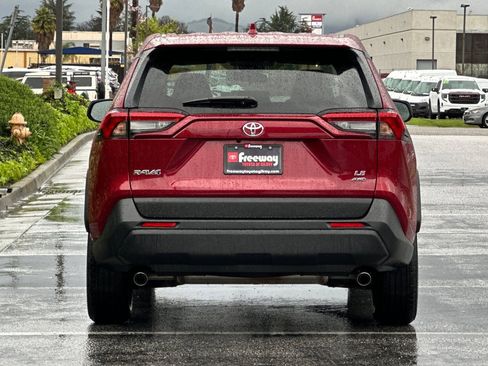 Used 2025 Toyota RAV4 LE image 5