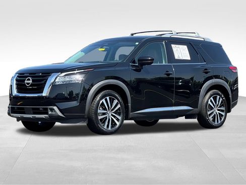 Used 2024 Nissan Pathfinder Platinum w/ Cargo Package FWD image 3