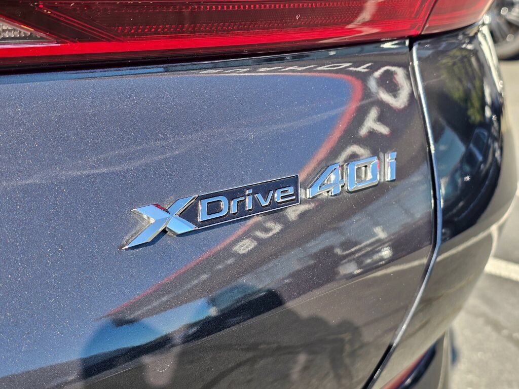 Used 2022 BMW X6 xDrive40i AWD/4WD image 16