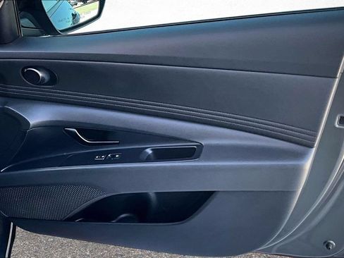 Used 2025 Hyundai Elantra Sport FWD image 29