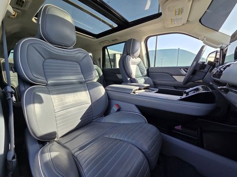 Used 2020 Lincoln Navigator Black Label w/ Cargo Convenience Package image 32