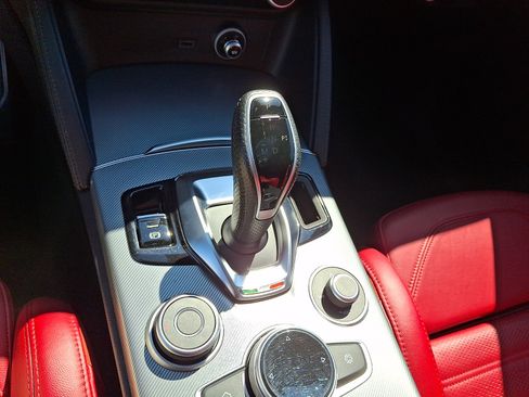 Used 2024 Alfa Romeo Stelvio Veloce AWD/4WD image 15