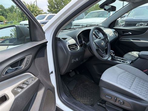 Used 2023 Chevrolet Equinox LS w/ LS Convenience Package FWD image 9