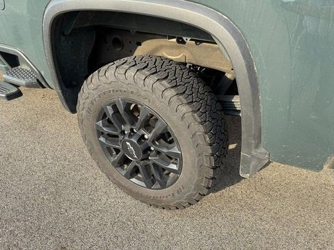 Used 2025 Chevrolet Silverado 2500 LT image 9