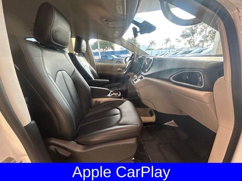 Used 2024 Chrysler Pacifica Touring-L image 23