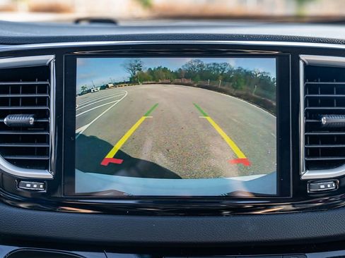 Used 2024 Chrysler Pacifica Touring-L image 31