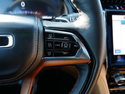 Used 2025 Jeep Grand Cherokee L Summit image 30